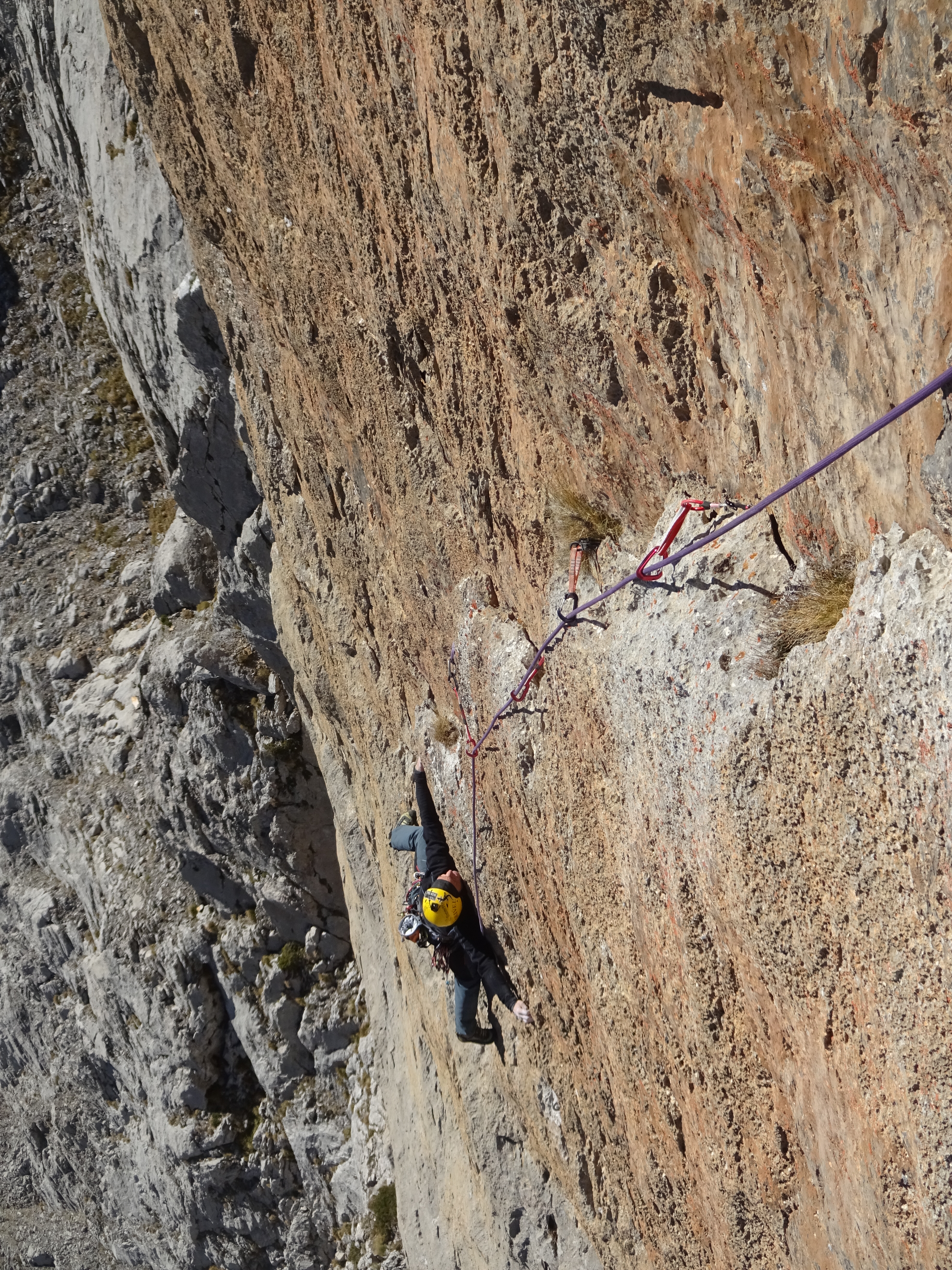 Asier escalando el 2.do largo (7a+)