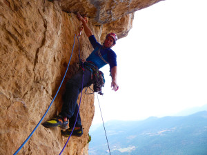 Ekaitz abriendo el 6. largo (8a)