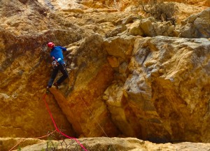 Ekaitz abriendo el 2.do largo (7a+)
