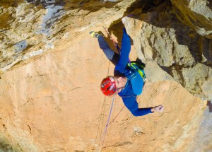 Ekaitz escalando el 2ndo largo (7a+)