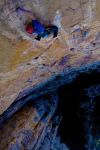 Ekaitz escalando el 5 largo (8b)