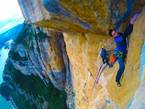 Ekaitz escalando el 6 largo (8a)