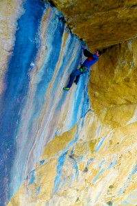 Ekaitz escalando el 6 largo (8a)