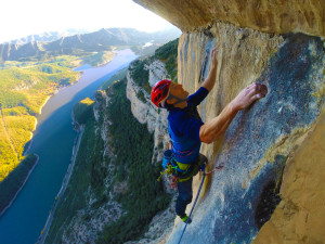 Ekaitz escalando el 6 largo (8a)