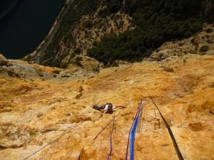 Faus escalando el 4. largo (7c)