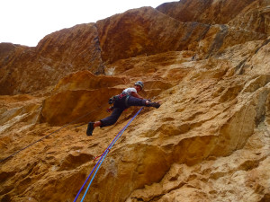 Faust escalando el 5. largo (8b) el 2.ndo dia de apertura
